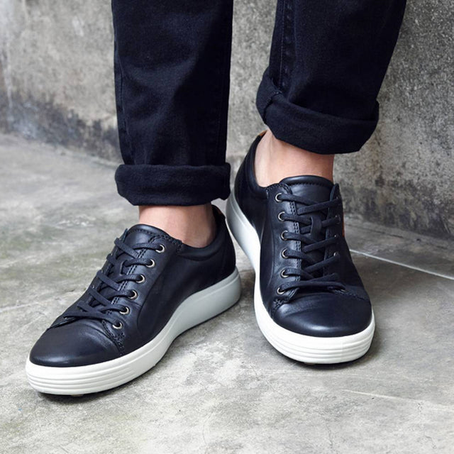 Our Top 5 Men's Orthotic Friendly Shoes