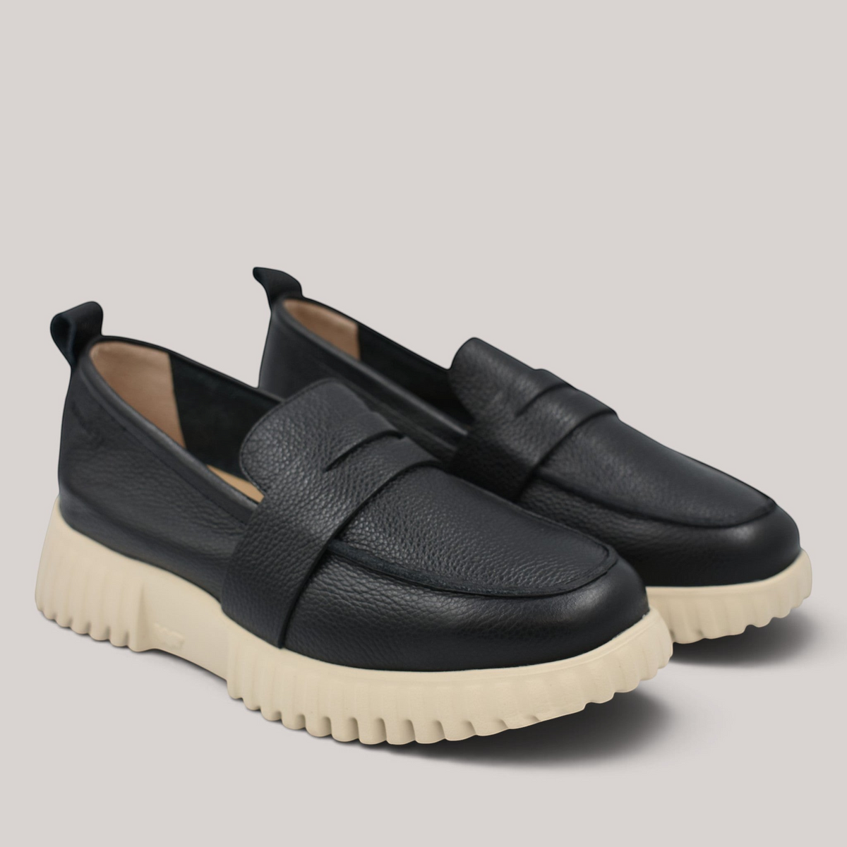 Grundy's Shoes Wonders 4410 black leather loafers with a chunky beige WondersFly sole and rear pull tab